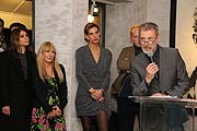 Als Kurator für die Ausstellung konnte Sarah Kronsbein (Mi.) Thilo Schuster (re.) gewinnen bei der Preview Russell Young, Heros and Heroines in der Münchner Galerie Kronsbein am 20.02.2020